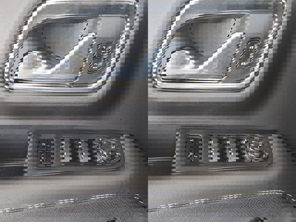 Used 2021 GMC Yukon XL SLT w/ SLT Premium Package image 23