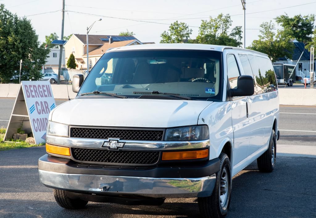 Used 2016 Chevrolet Express 3500 LT w/ LT Preferred Equipment Group RWD image 3