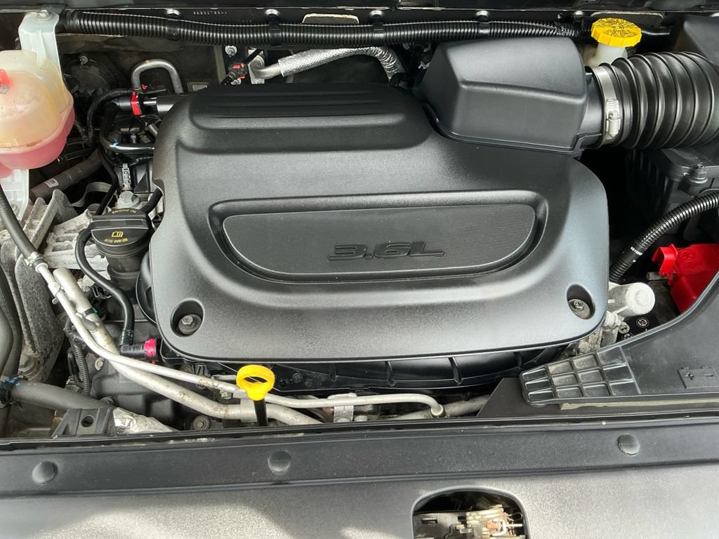 Used 2023 Chrysler Pacifica Touring-L FWD image 9