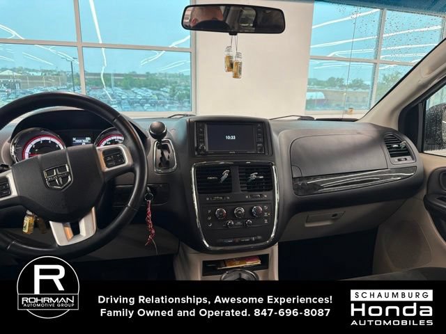 Used 2016 Dodge Grand Caravan SXT w/ Rear Park Assist Package FWD image 11
