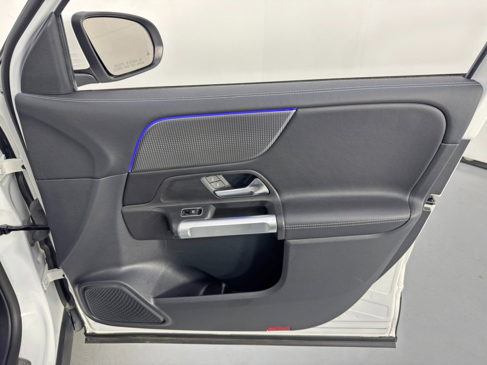 Used 2022 Mercedes-Benz GLB 250 w/ Premium Package Lite image 44