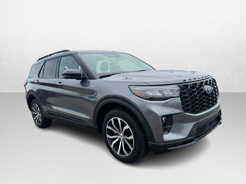 Used 2025 Ford Explorer ST-Line image 3