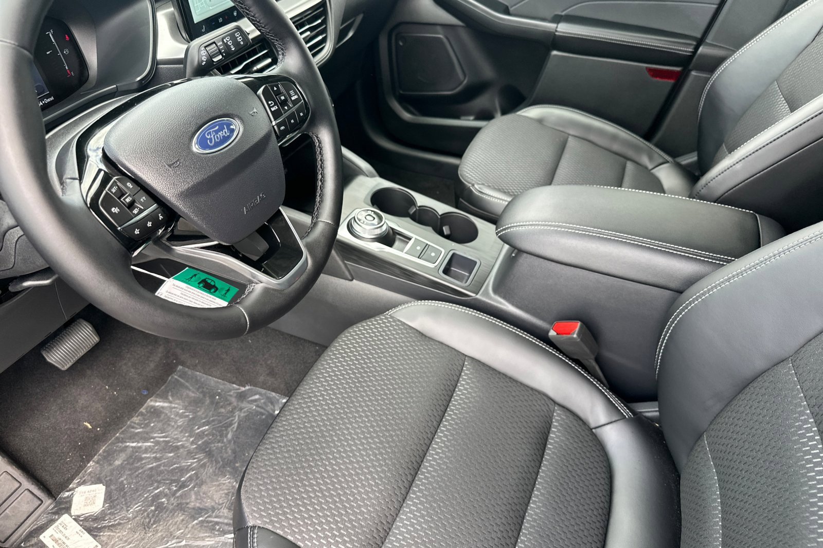 New 2025 Ford Escape SE w/ Class II Trailer Tow Package image 10