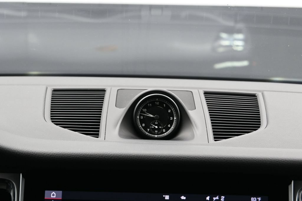 Certified 2022 Porsche Macan AWD/4WD image 24