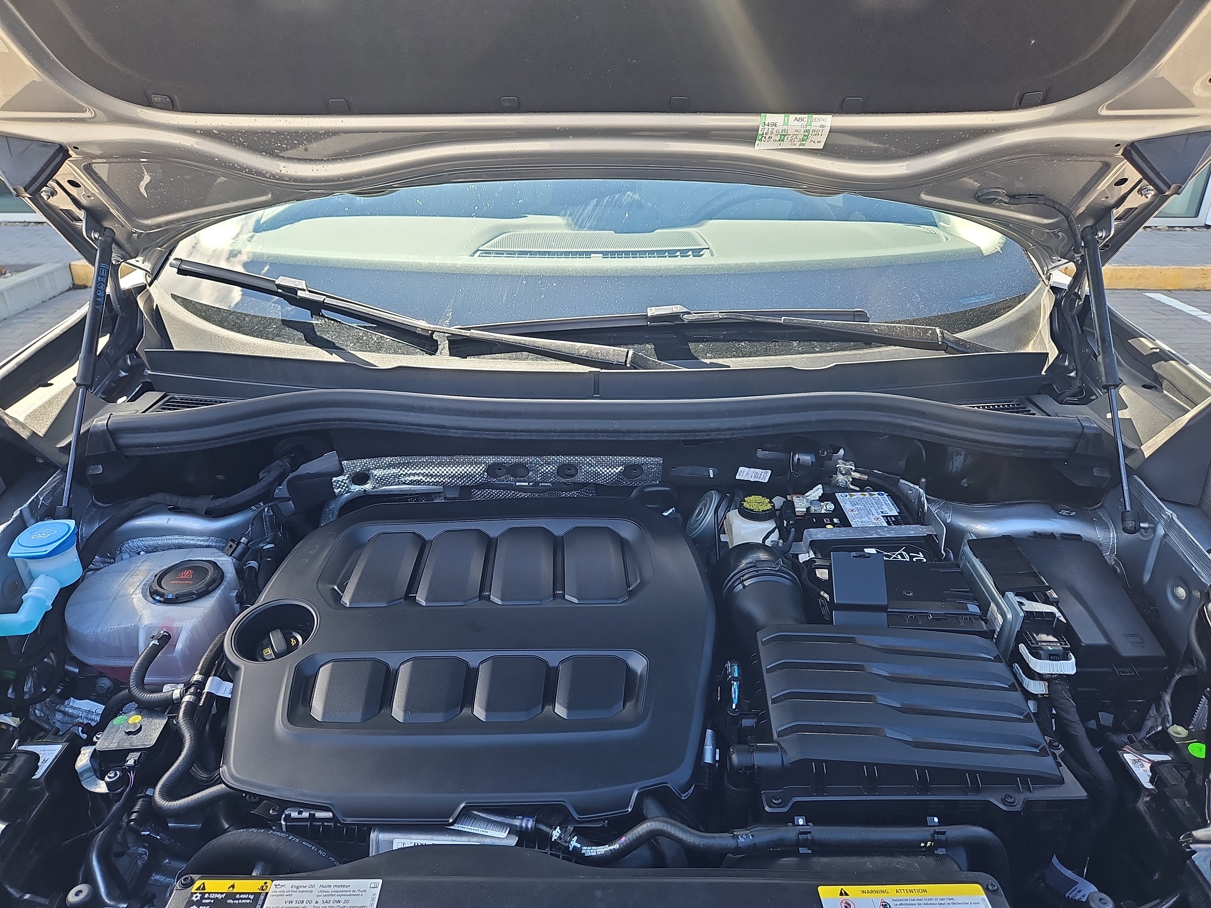 Used 2025 Volkswagen Tiguan SE AWD/4WD image 31