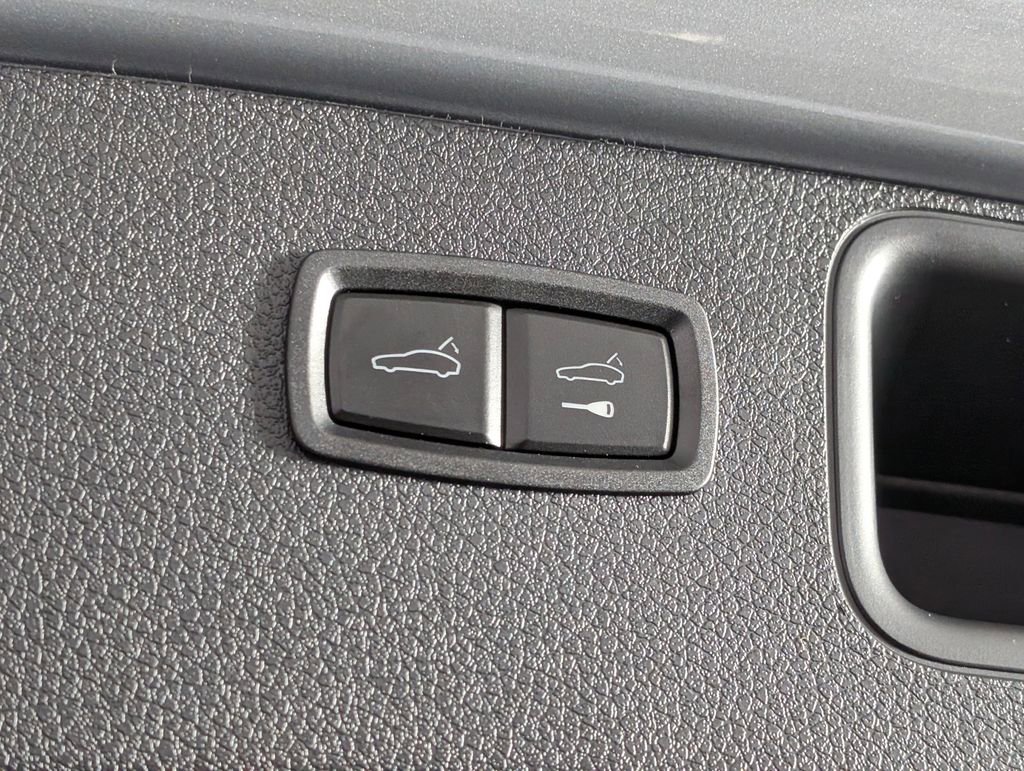 New 2026 Porsche Macan GTS image 18