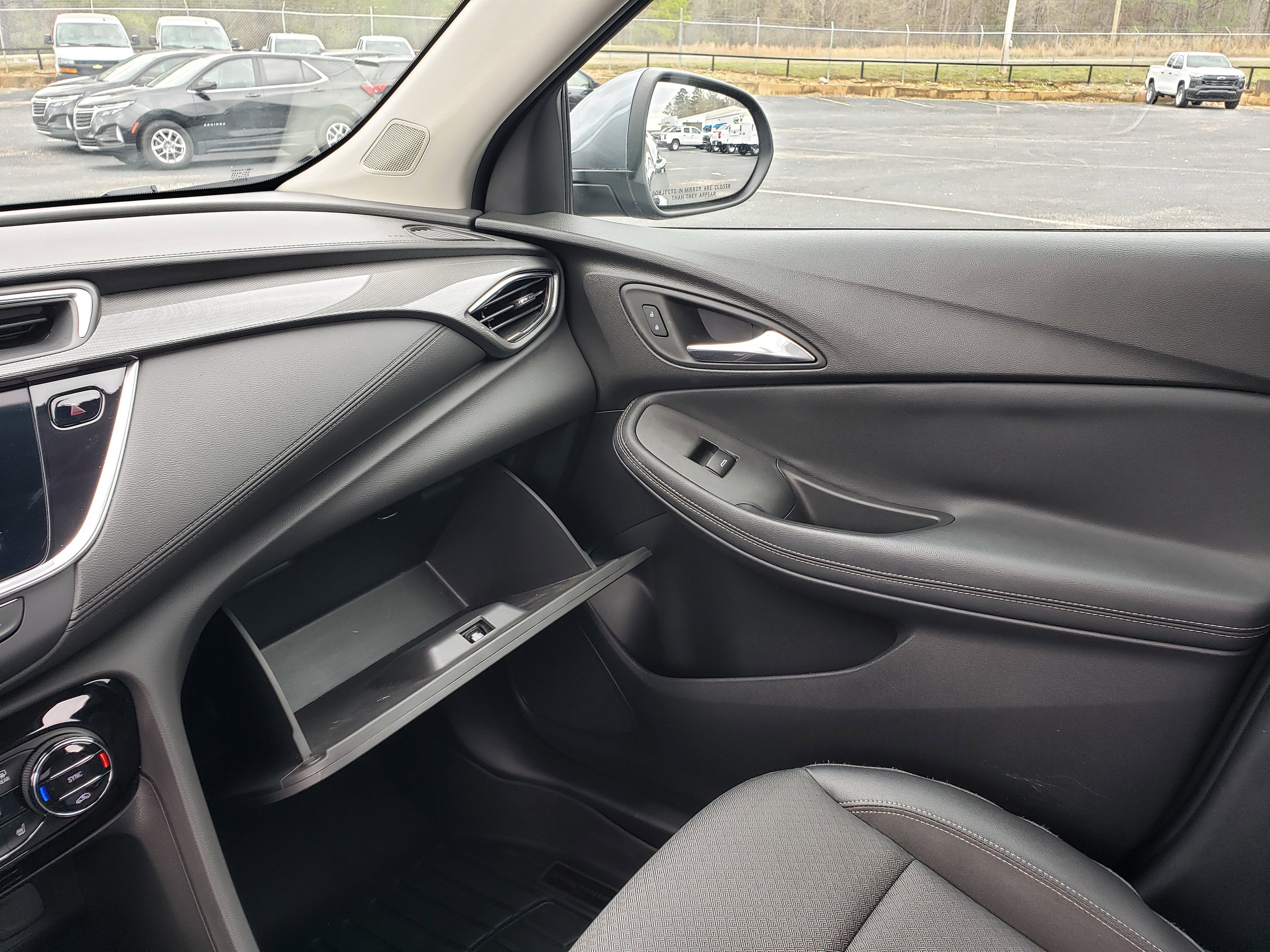 Used 2022 Buick Encore GX Select w/ Sport Touring Package image 25