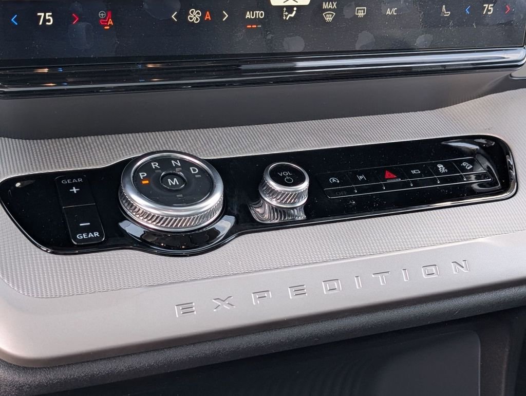 New 2025 Ford Expedition Active image 36
