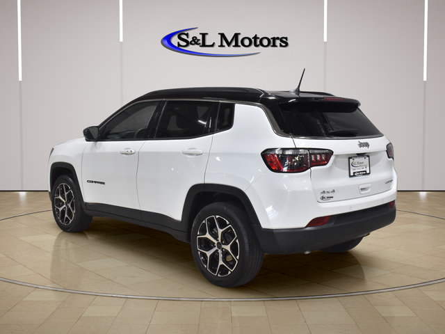 Used 2025 Jeep Compass Limited AWD/4WD image 3