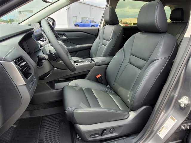 New 2025 Nissan Rogue SL w/ Tech Package image 5