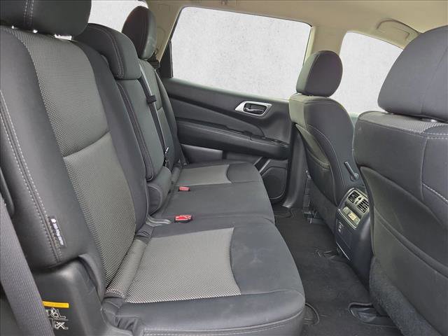 Used 2018 Nissan Pathfinder SV image 19