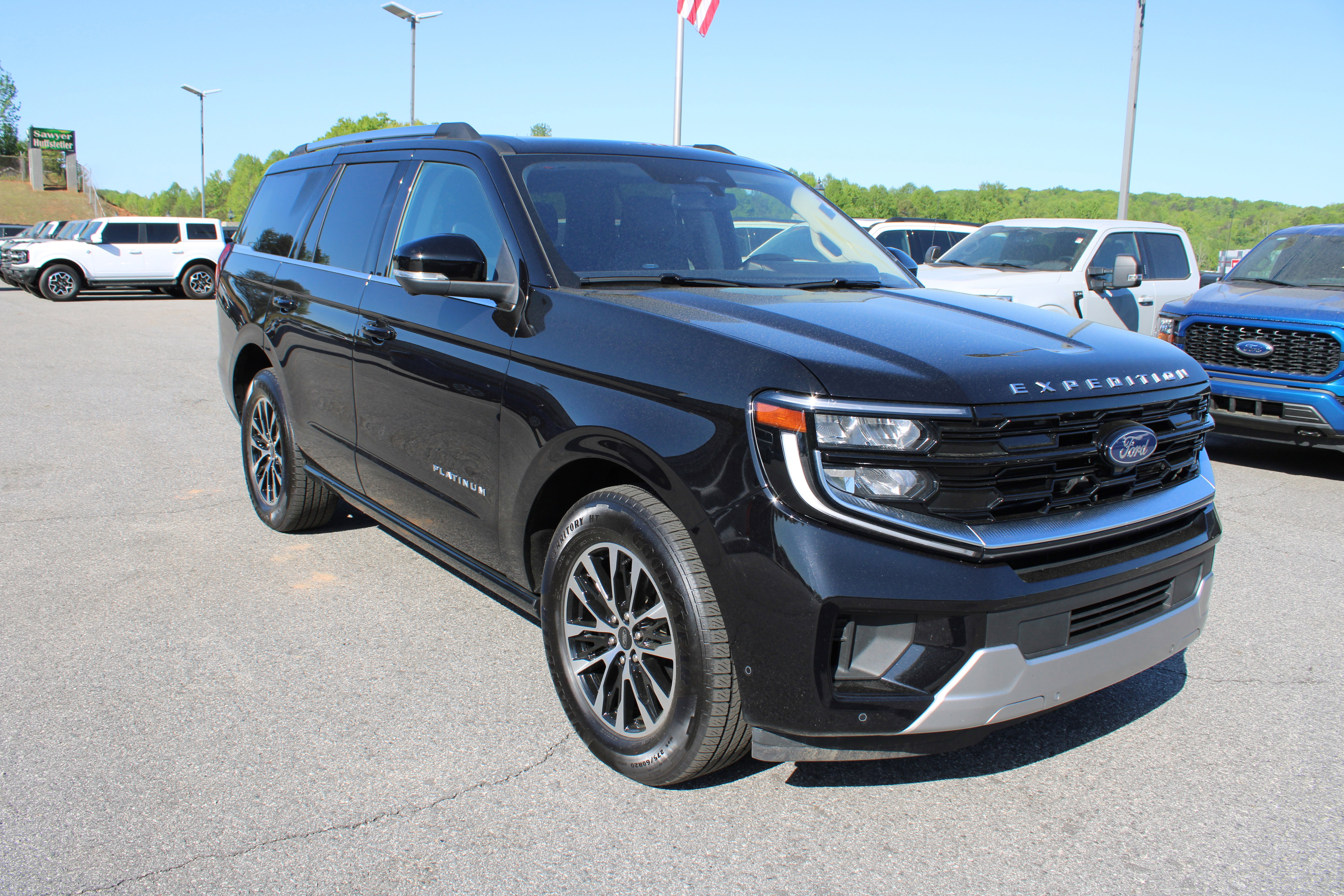 Used 2025 Ford Expedition Platinum image 4