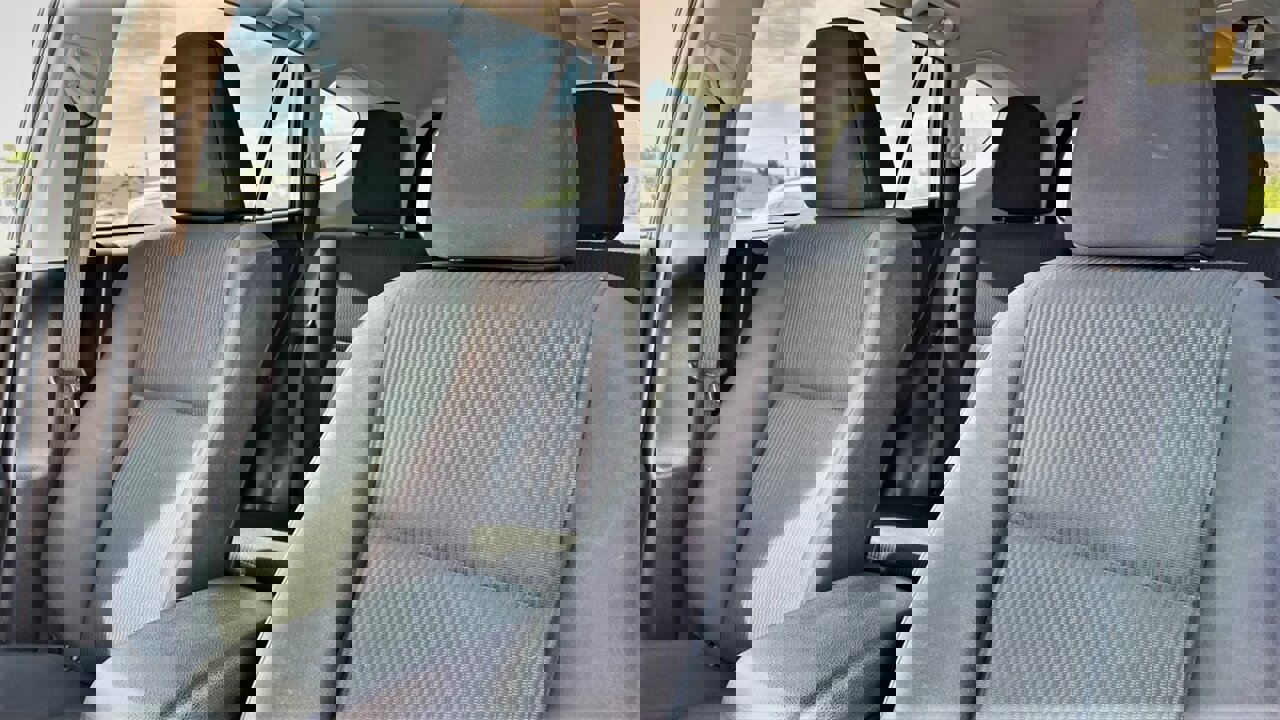 Used 2017 Toyota RAV4 LE image 3