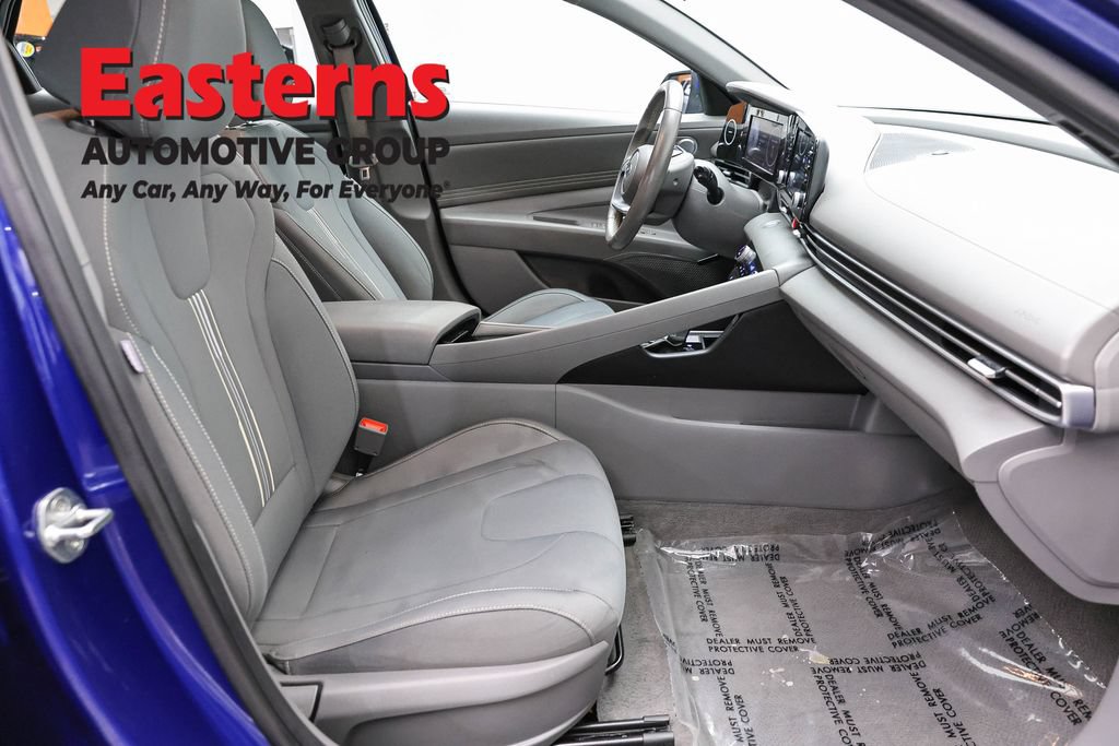 Used 2022 Hyundai Elantra SEL w/ Convenience + Premium Package FWD image 24