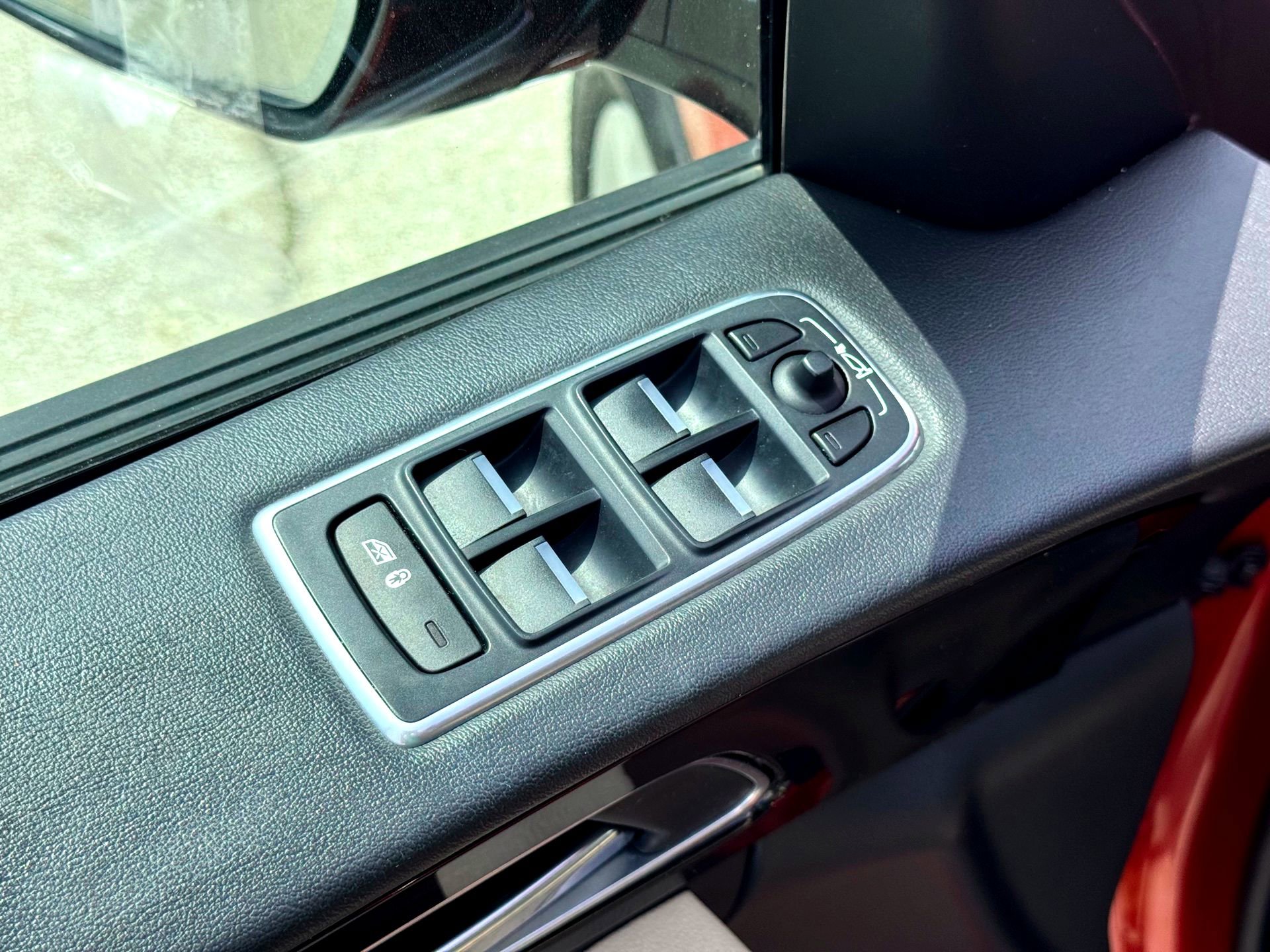 Used 2018 Jaguar F-PACE Premium AWD/4WD image 16