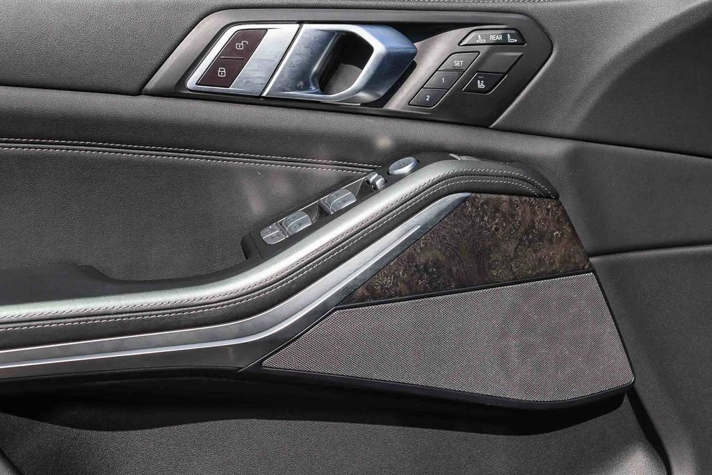 Used 2024 BMW X7 M60i image 23