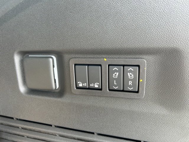 New 2025 Chevrolet Suburban Premier image 33