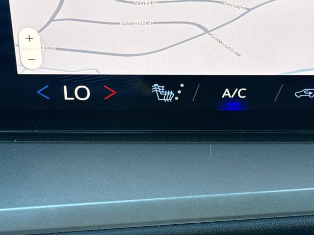 Used 2024 Chevrolet Traverse LS image 27