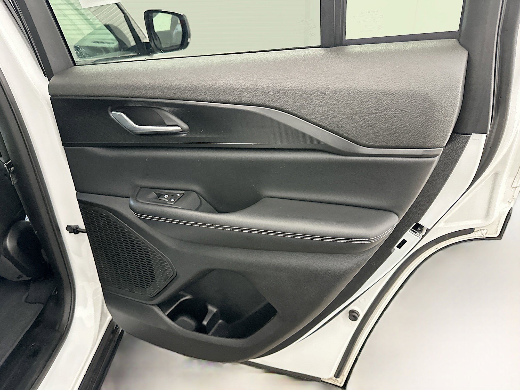 Used 2023 Jeep Grand Cherokee Altitude image 32