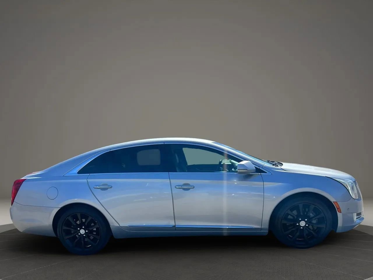 Used 2017 Cadillac XTS Luxury image 4