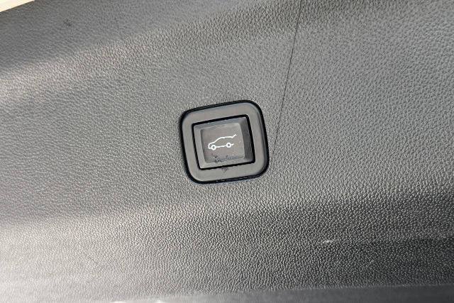 Used 2022 GMC Yukon XL SLT w/ SLT Premium Package AWD/4WD image 22