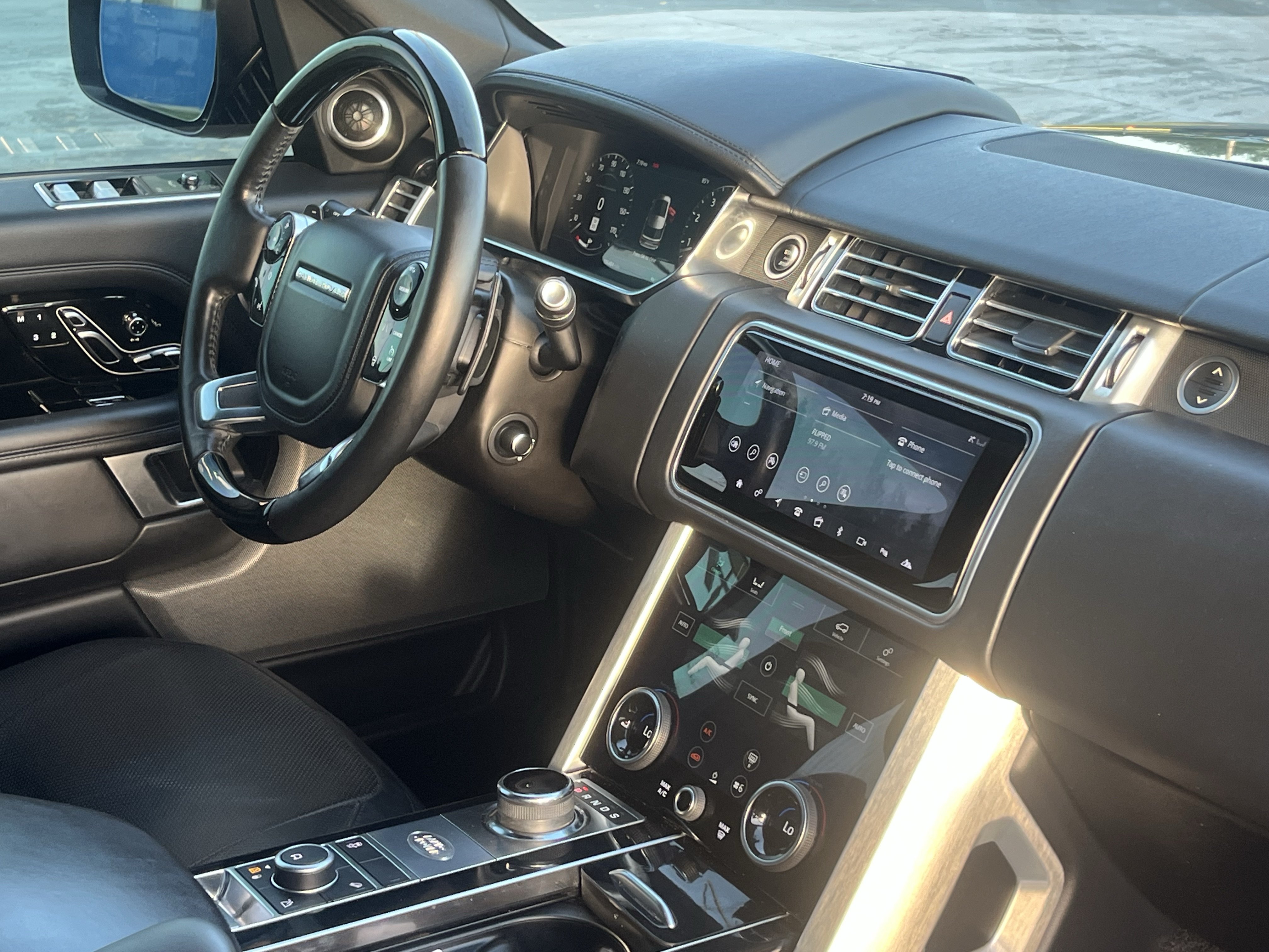 Used 2018 Land Rover Range Rover Supercharged AWD/4WD image 18