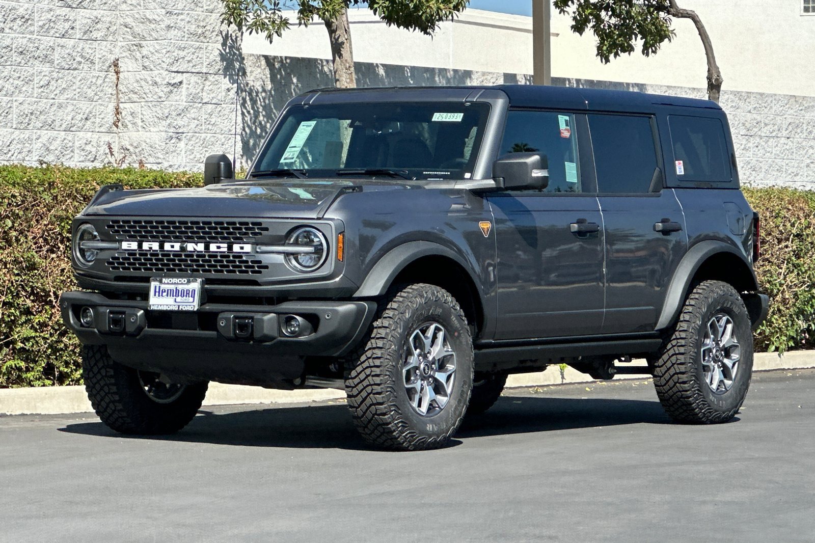 New 2025 Ford Bronco Badlands image 8