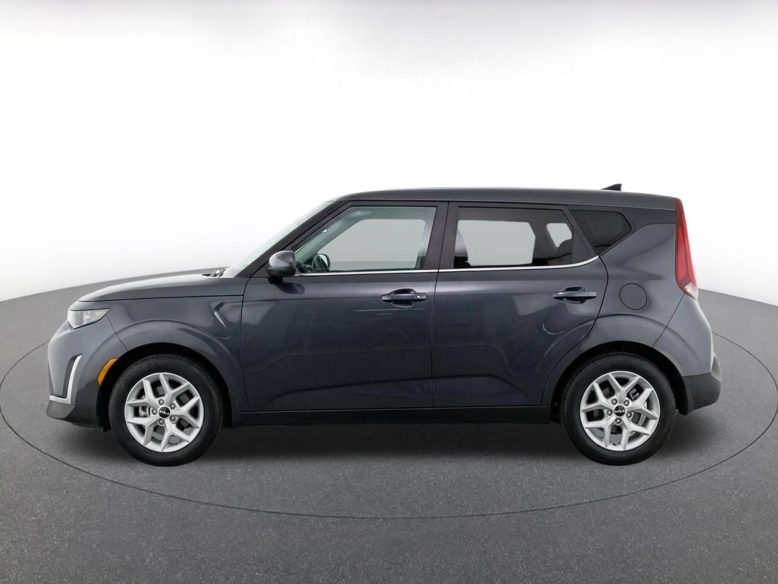 Used 2025 Kia Soul LX w/ LX Technology Package FWD image 4