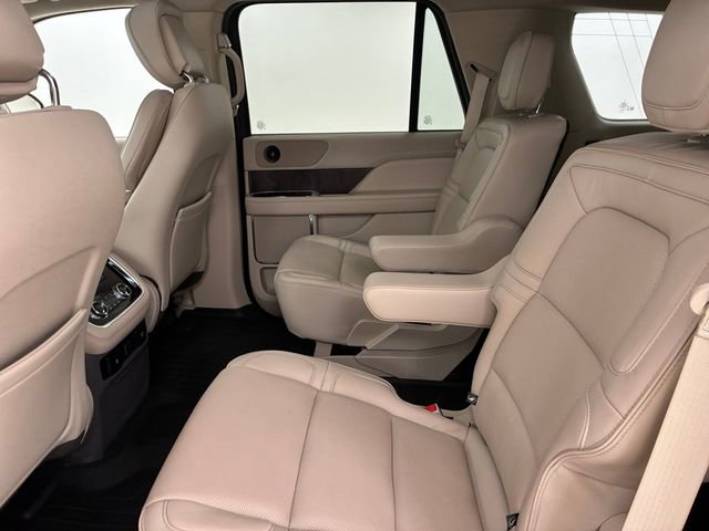 Used 2019 Lincoln Navigator Select w/ Technology Package image 18