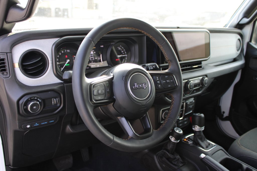 Used 2024 Jeep Wrangler Unlimited image 11