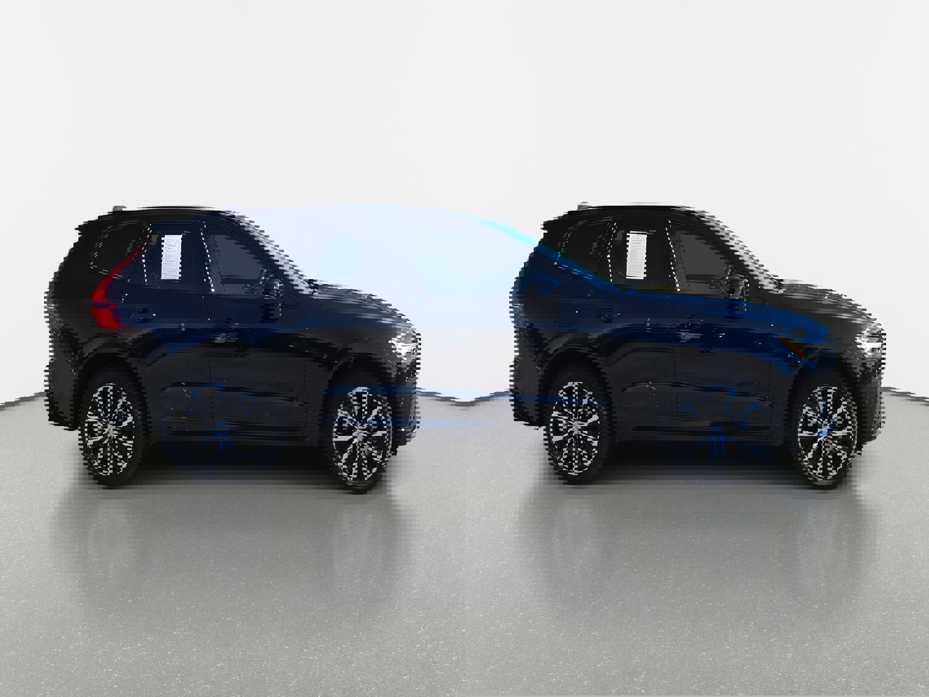 Used 2023 Volvo XC60 B5 Plus w/ Climate Package image 4