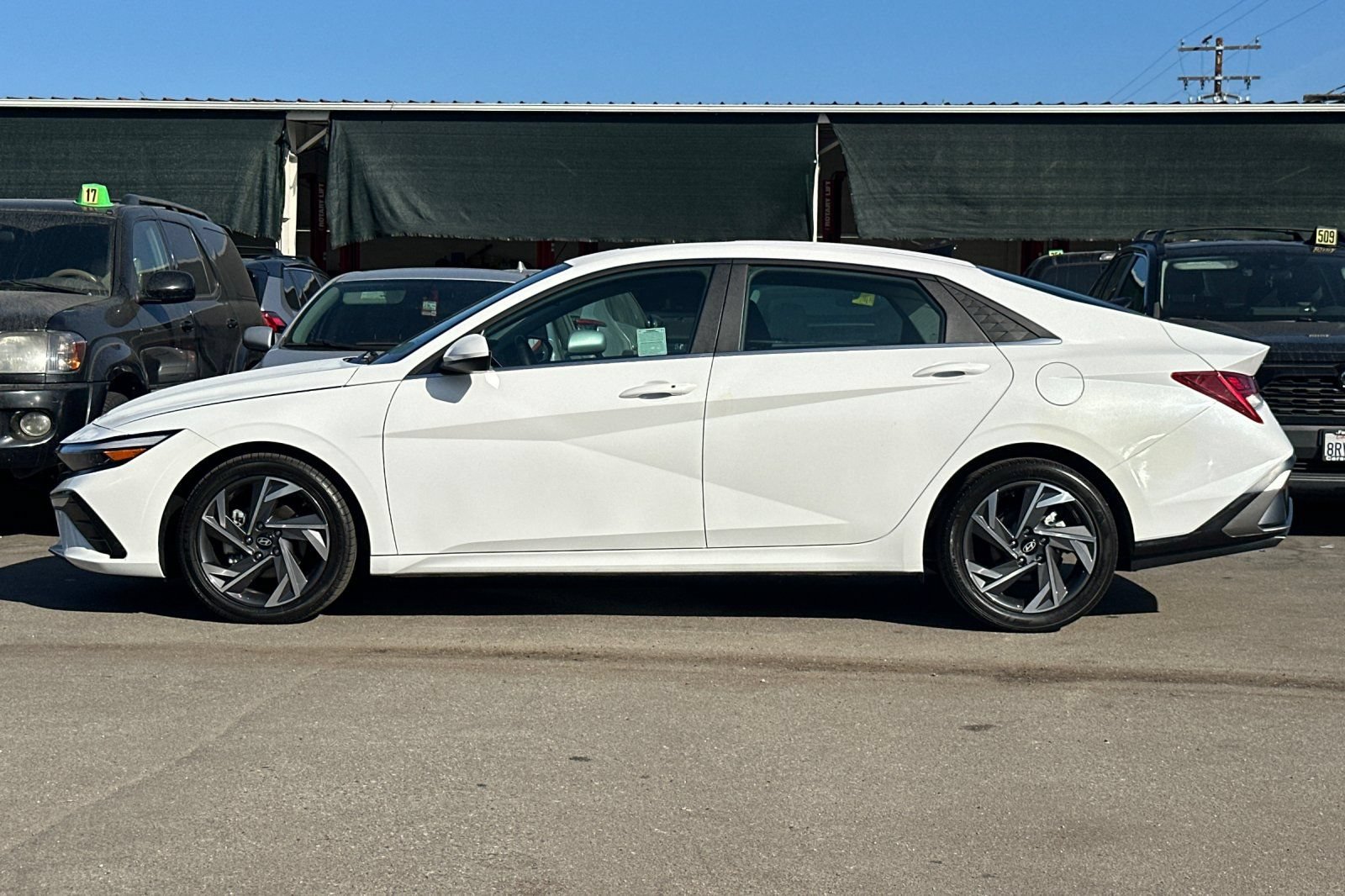 Used 2025 Hyundai Elantra SEL FWD image 7