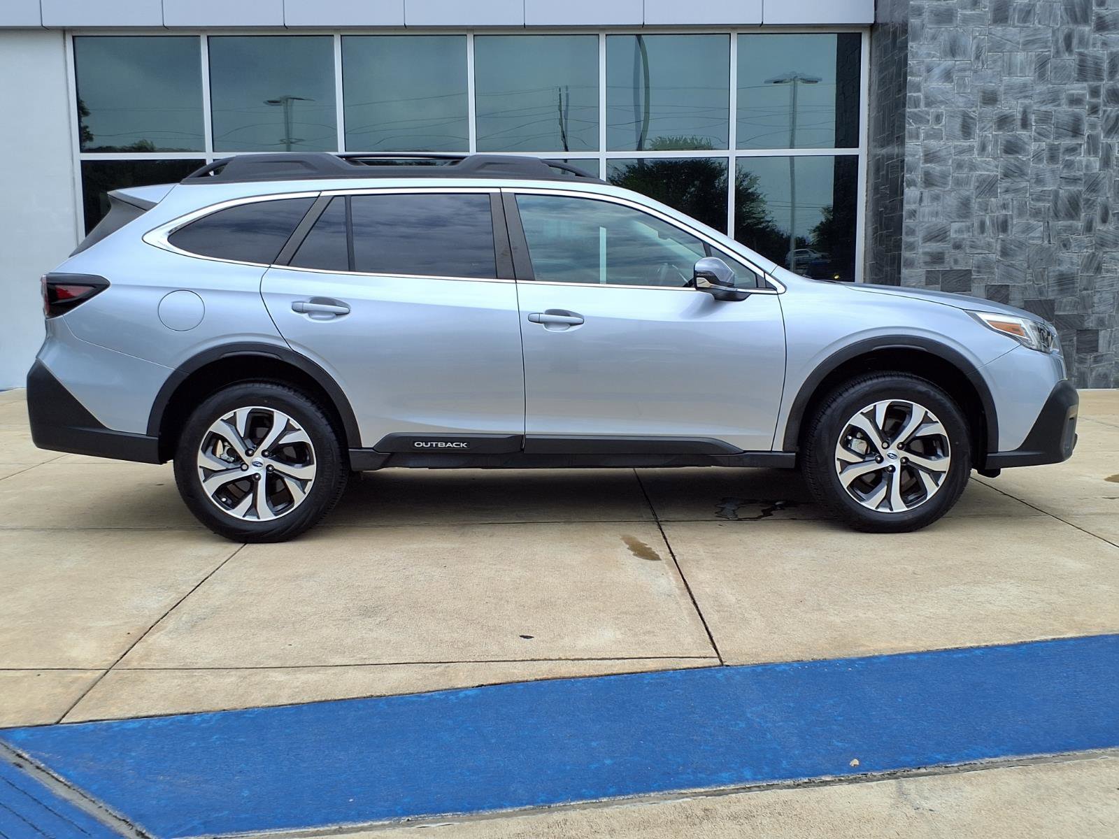 Certified 2022 Subaru Outback Limited AWD/4WD image 25