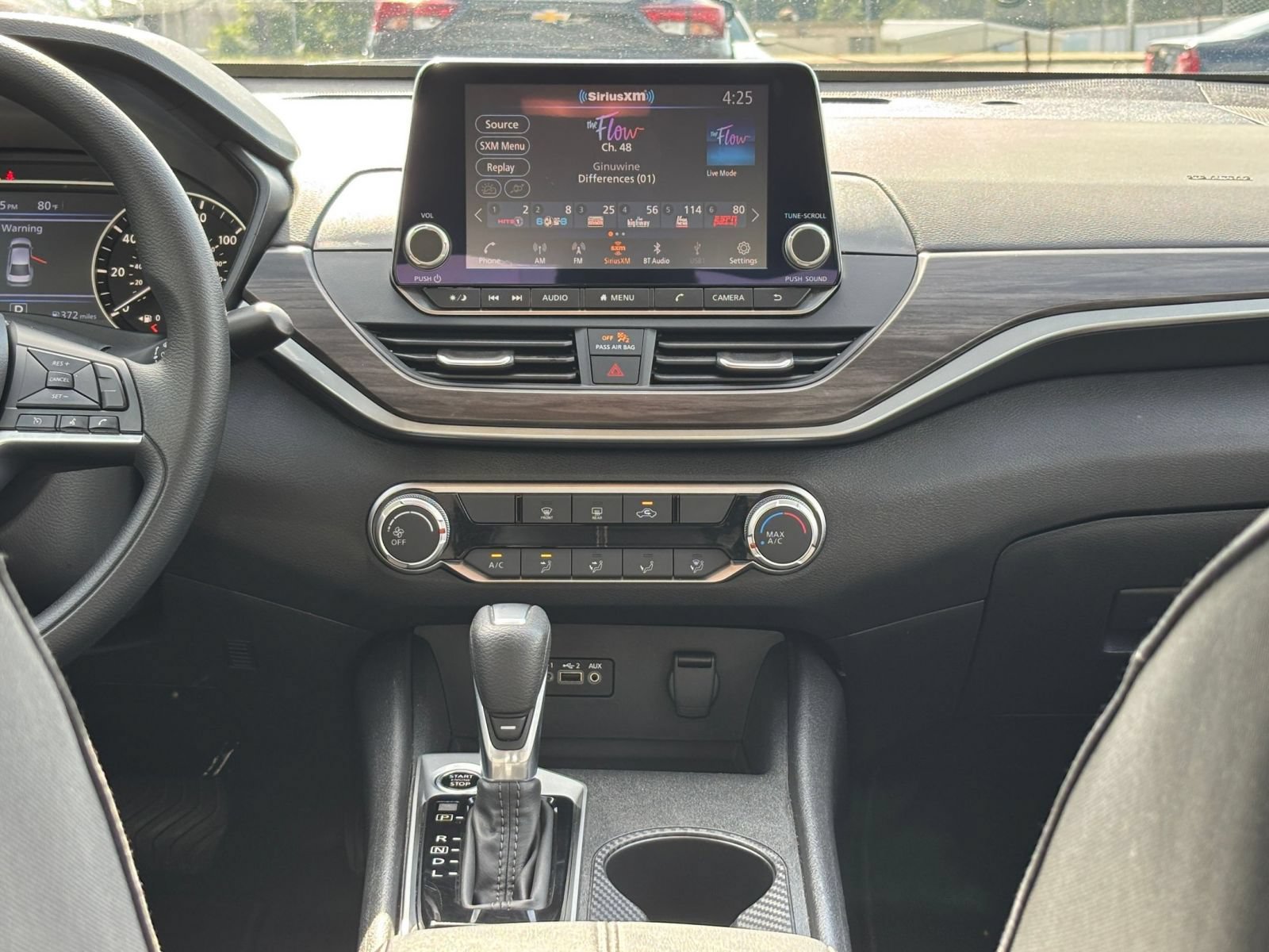 Used 2025 Nissan Altima 2.5 SV FWD image 17