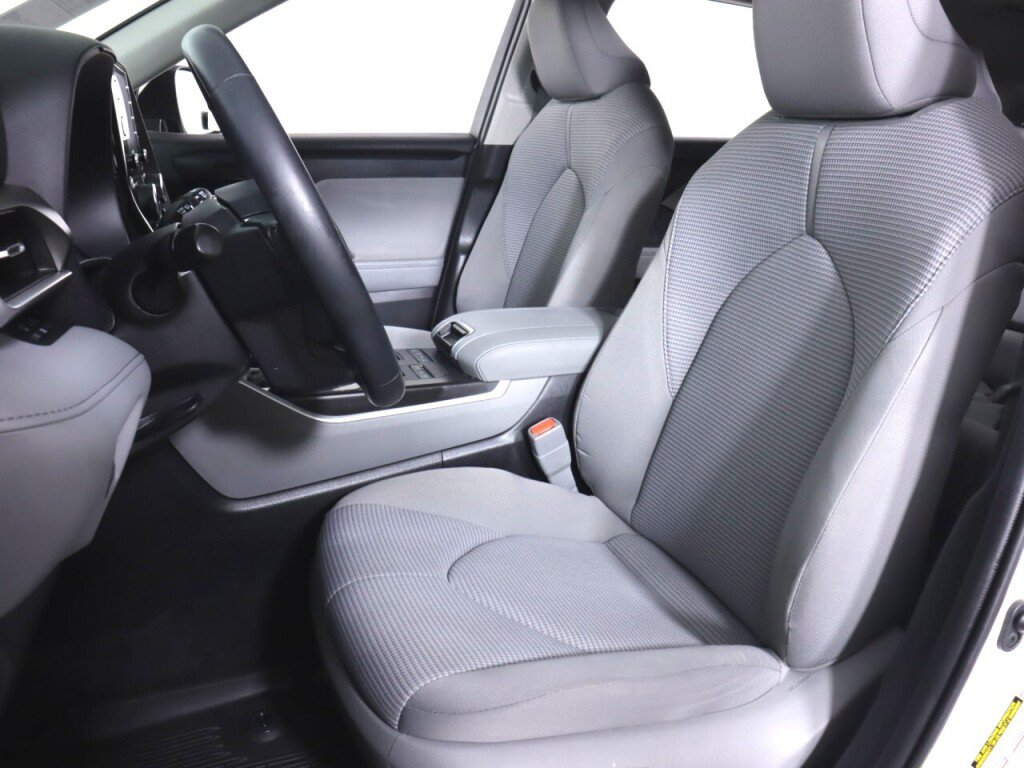 Used 2020 Toyota Highlander LE AWD/4WD image 31