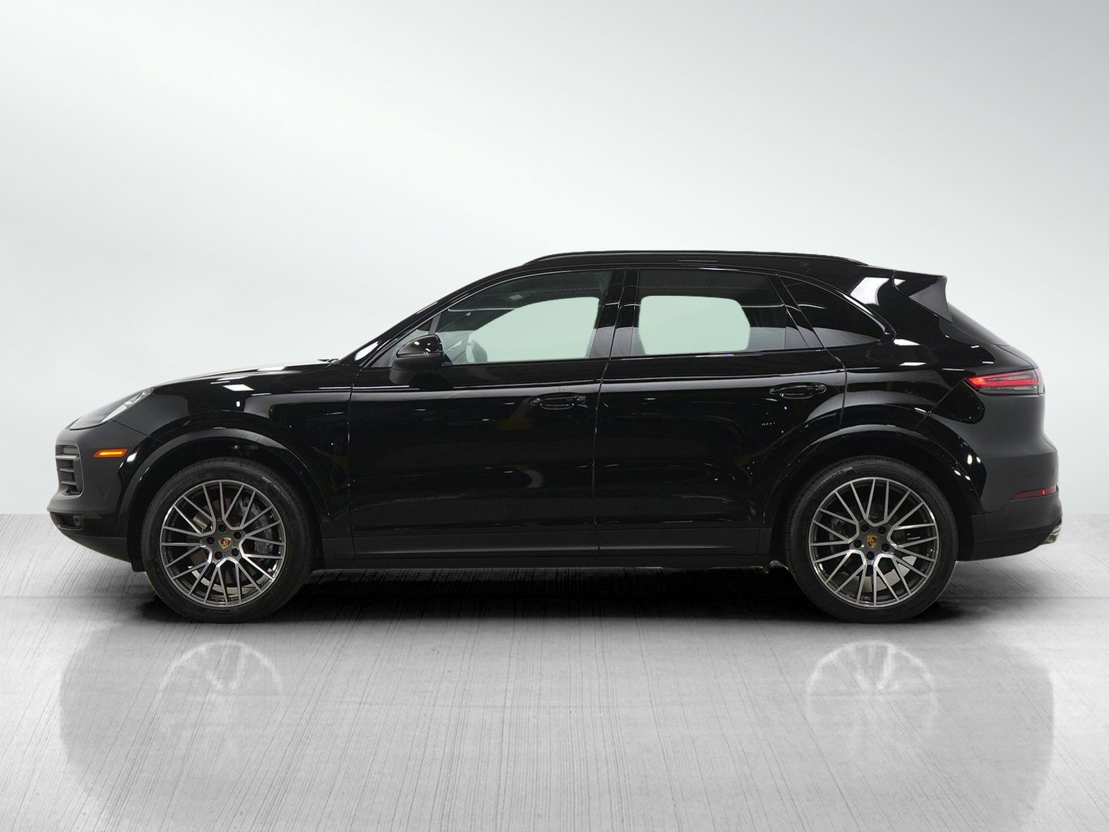 Used 2022 Porsche Cayenne AWD/4WD image 2