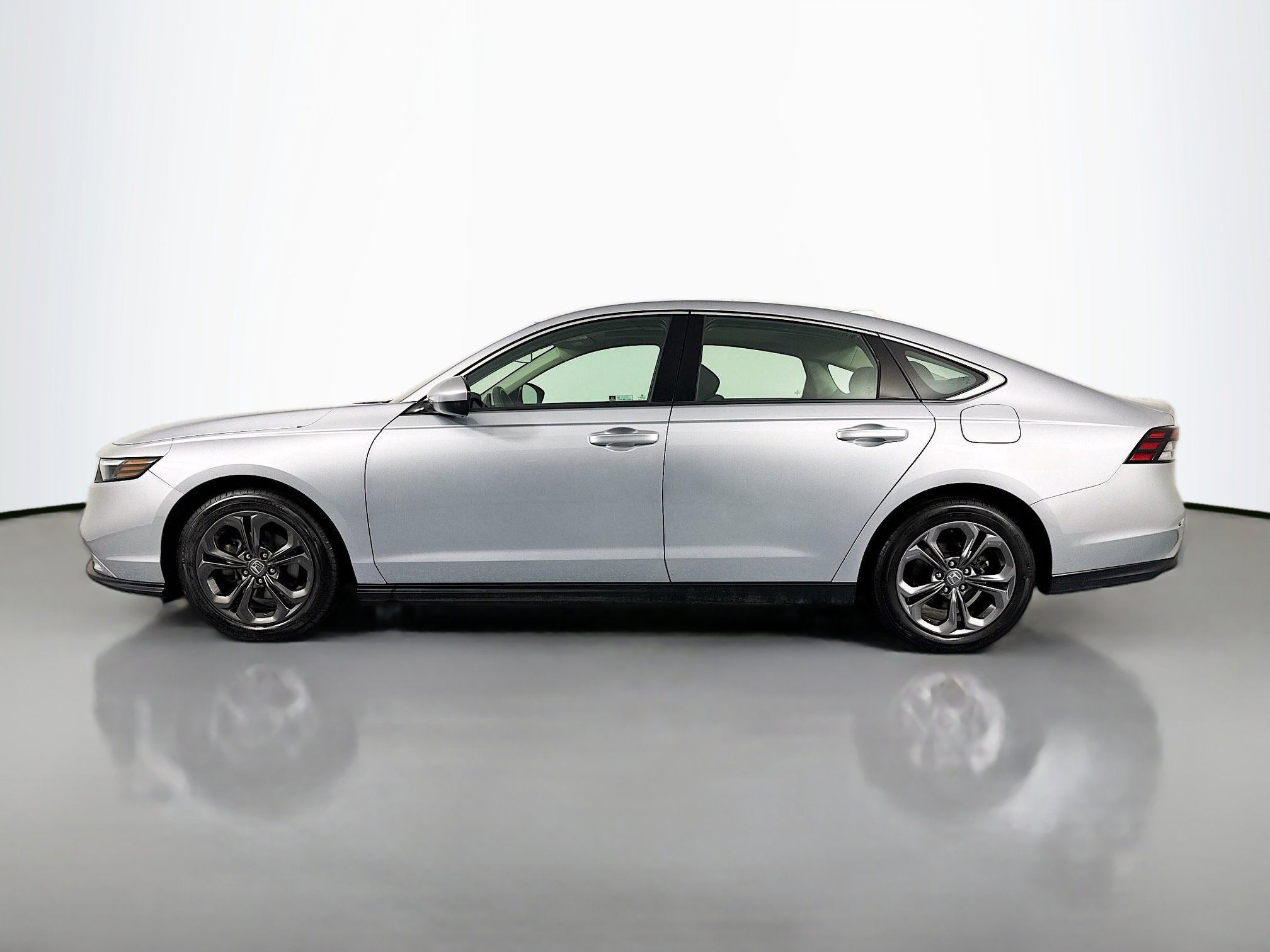 Certified 2023 Honda Accord EX image 8