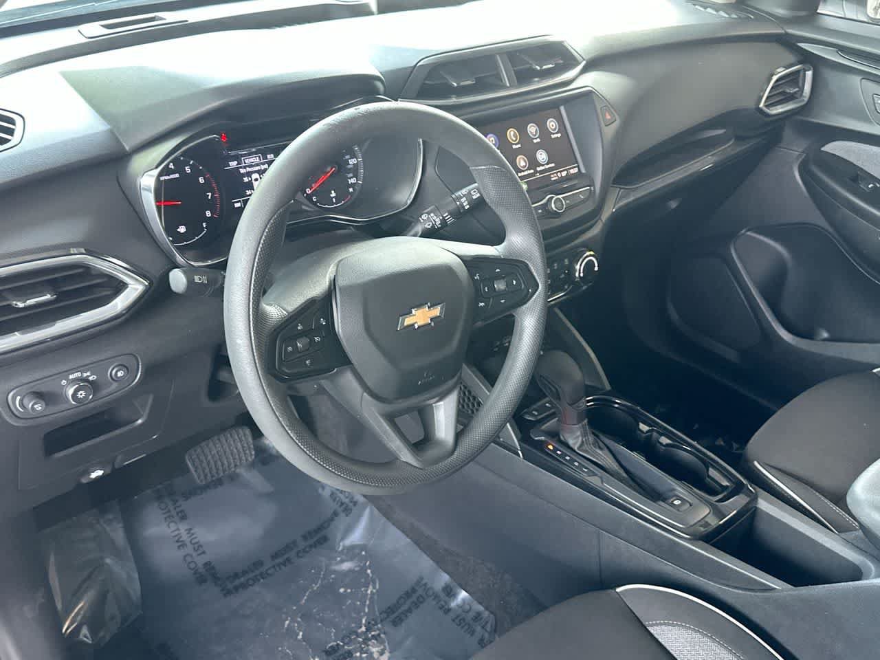 Used 2023 Chevrolet TrailBlazer LT FWD image 13