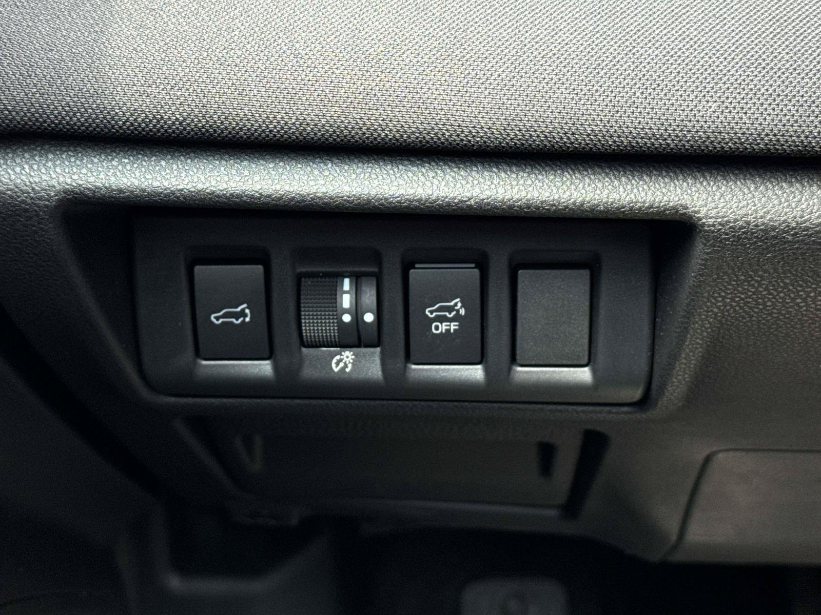 Used 2025 Subaru Outback Premium AWD/4WD image 13