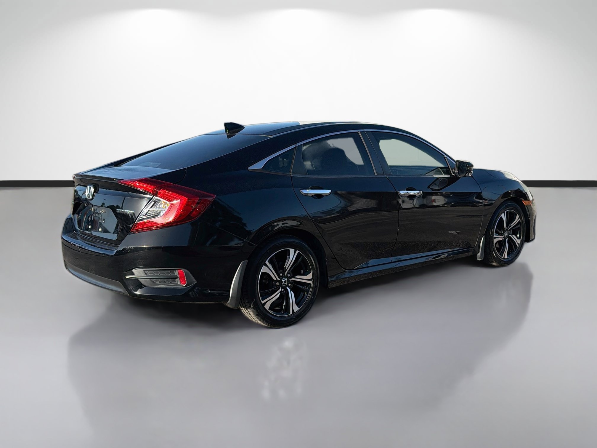 Used 2018 Honda Civic Touring image 3