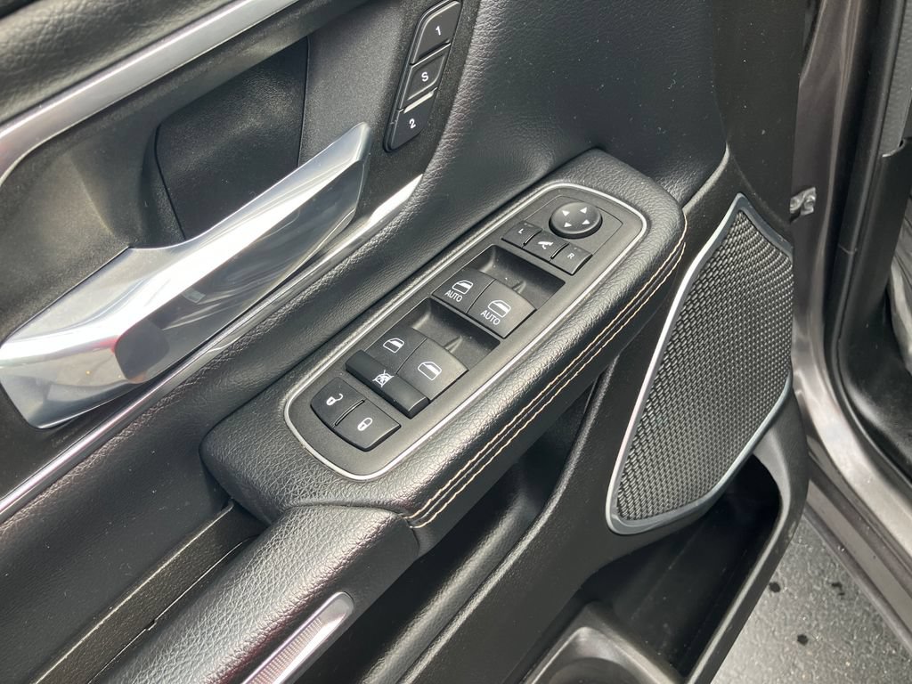 Used 2023 RAM 1500 Laramie AWD/4WD image 12