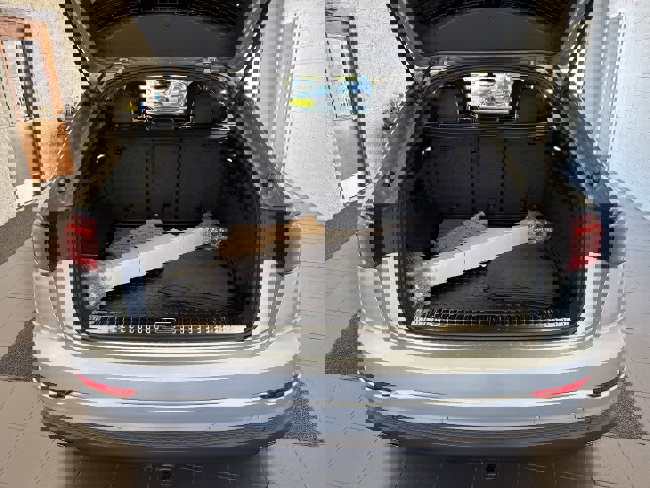 New 2025 Audi Q8 Prestige image 9