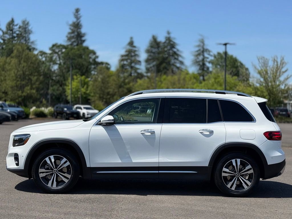 Used 2025 Mercedes-Benz GLB 250 4MATIC image 2