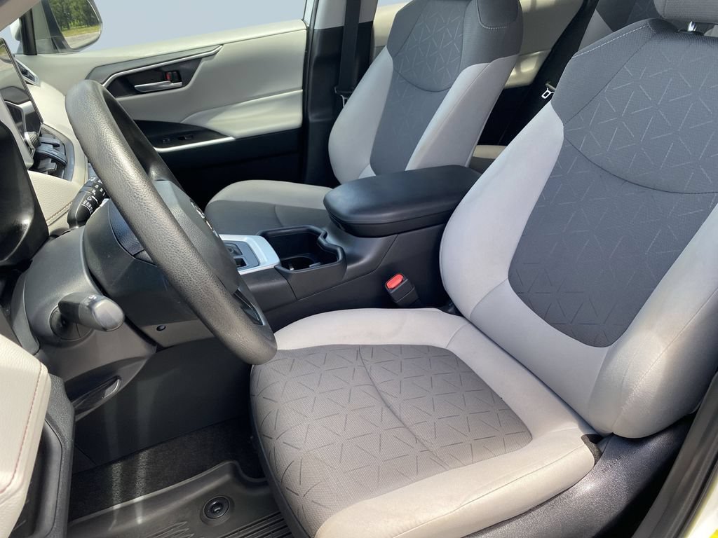 Used 2023 Toyota RAV4 XLE w/ Convenience Package FWD image 11