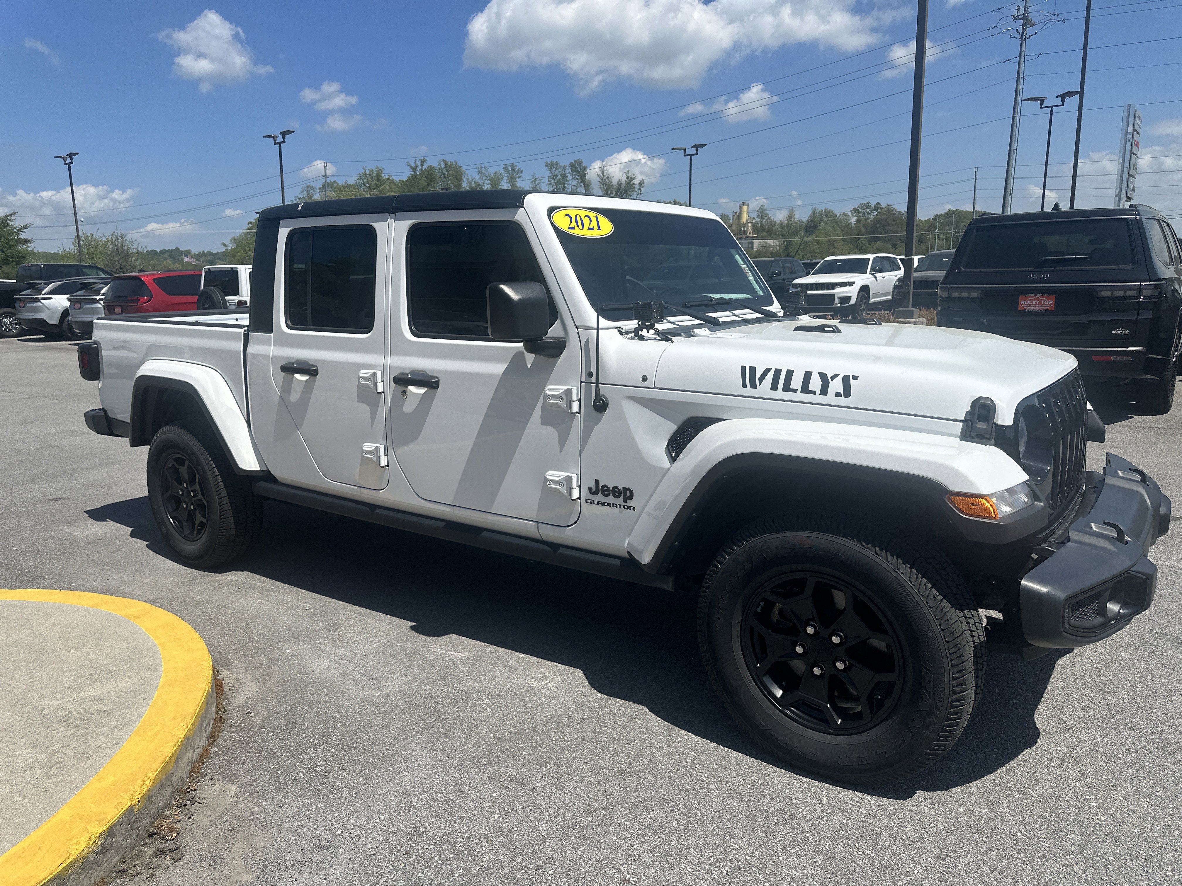 Used 2021 Jeep Gladiator Willys AWD/4WD image 6