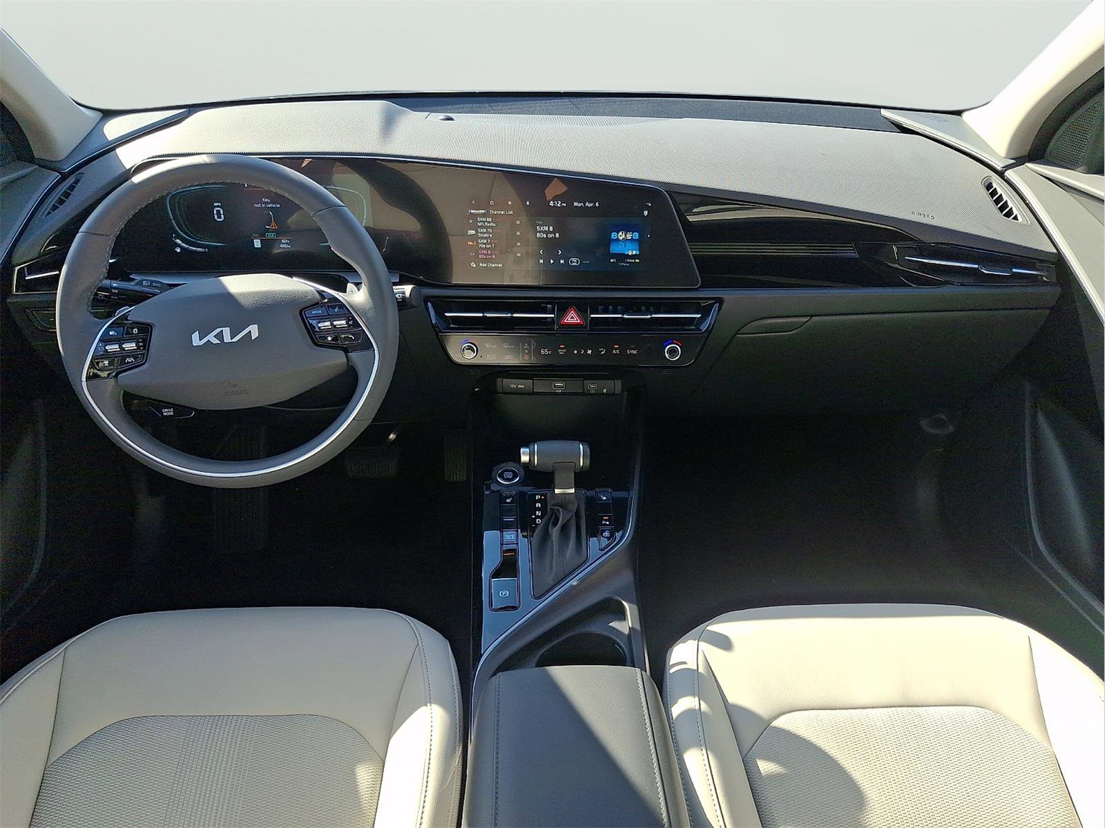 Used 2025 Kia Niro EX FWD image 19
