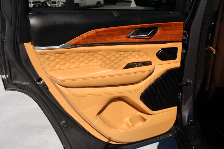 Used 2023 Jeep Grand Cherokee Summit AWD/4WD image 14