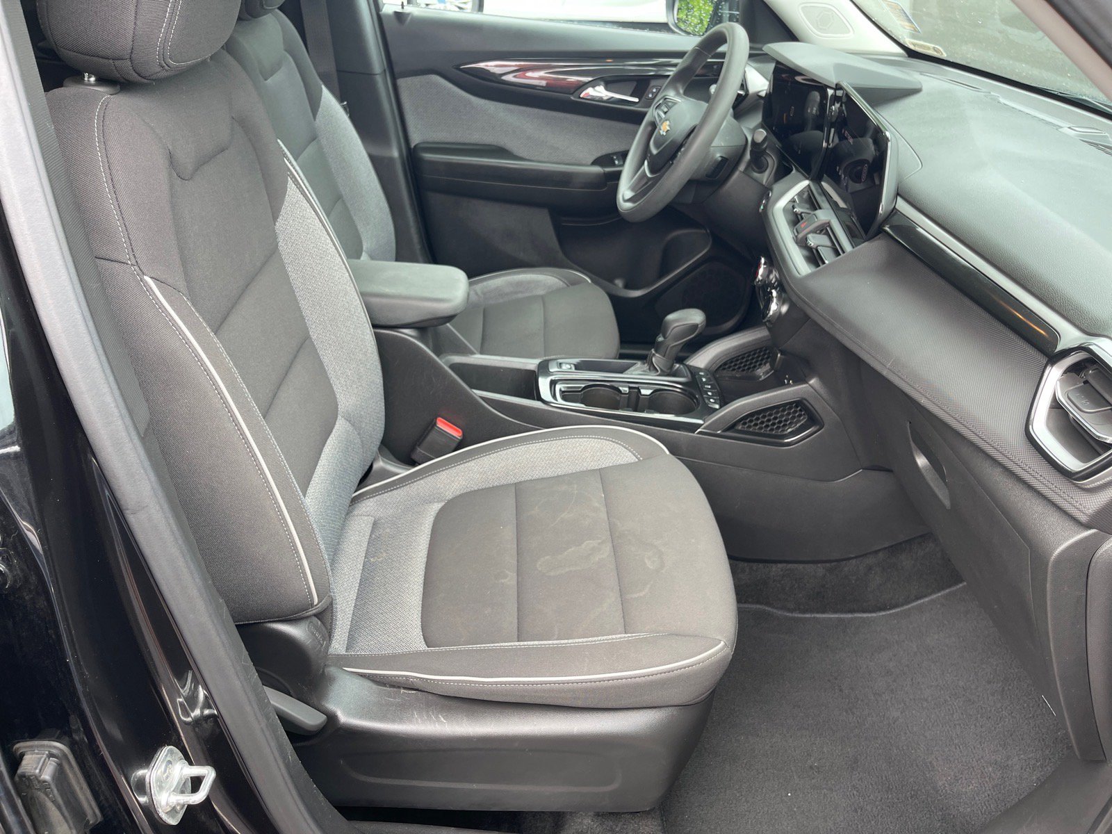 Used 2025 Chevrolet TrailBlazer LS w/ LS Convenience Package FWD image 19