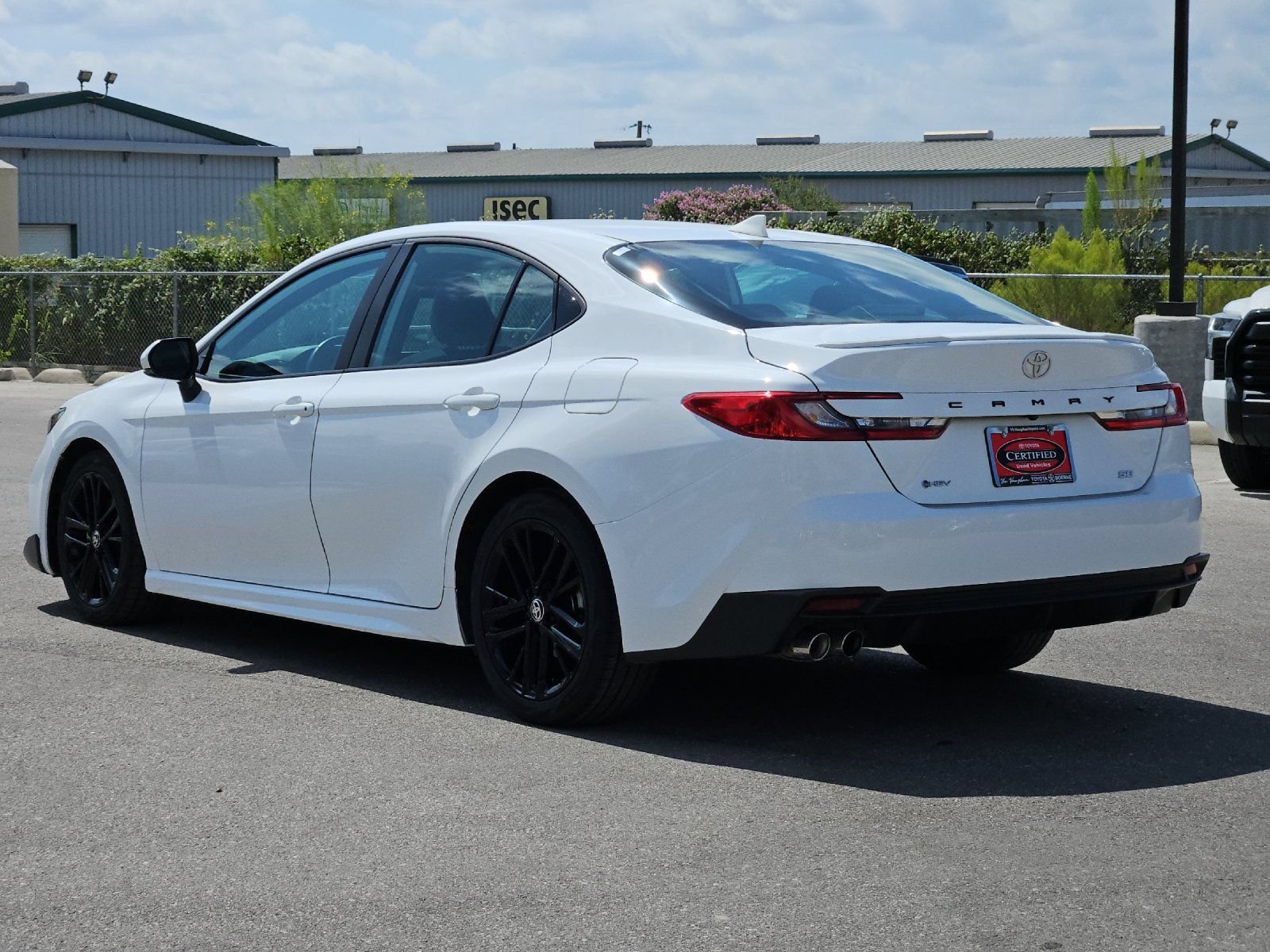 Used 2025 Toyota Camry SE FWD image 3