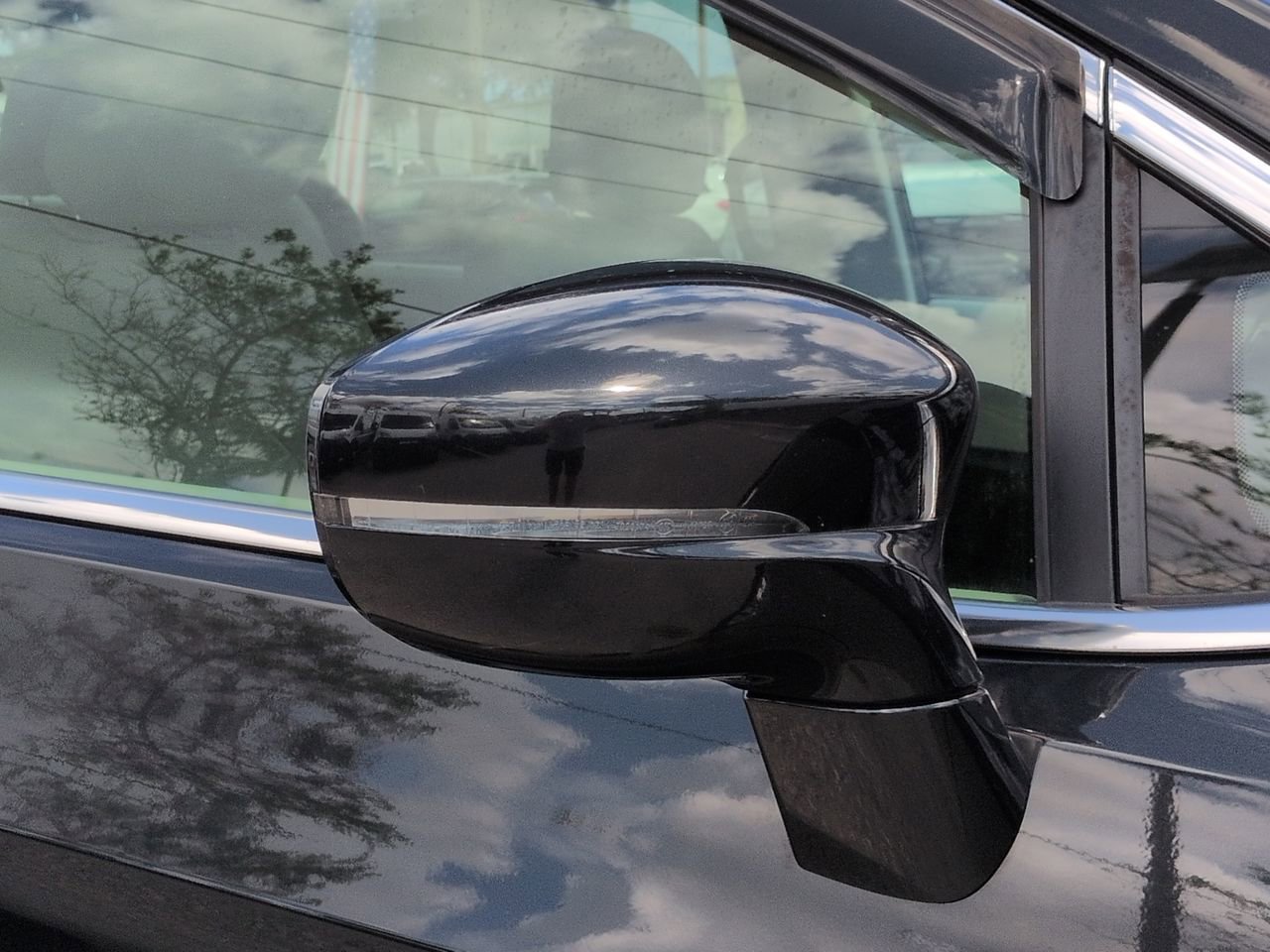 Used 2021 Chrysler Pacifica Touring FWD image 12